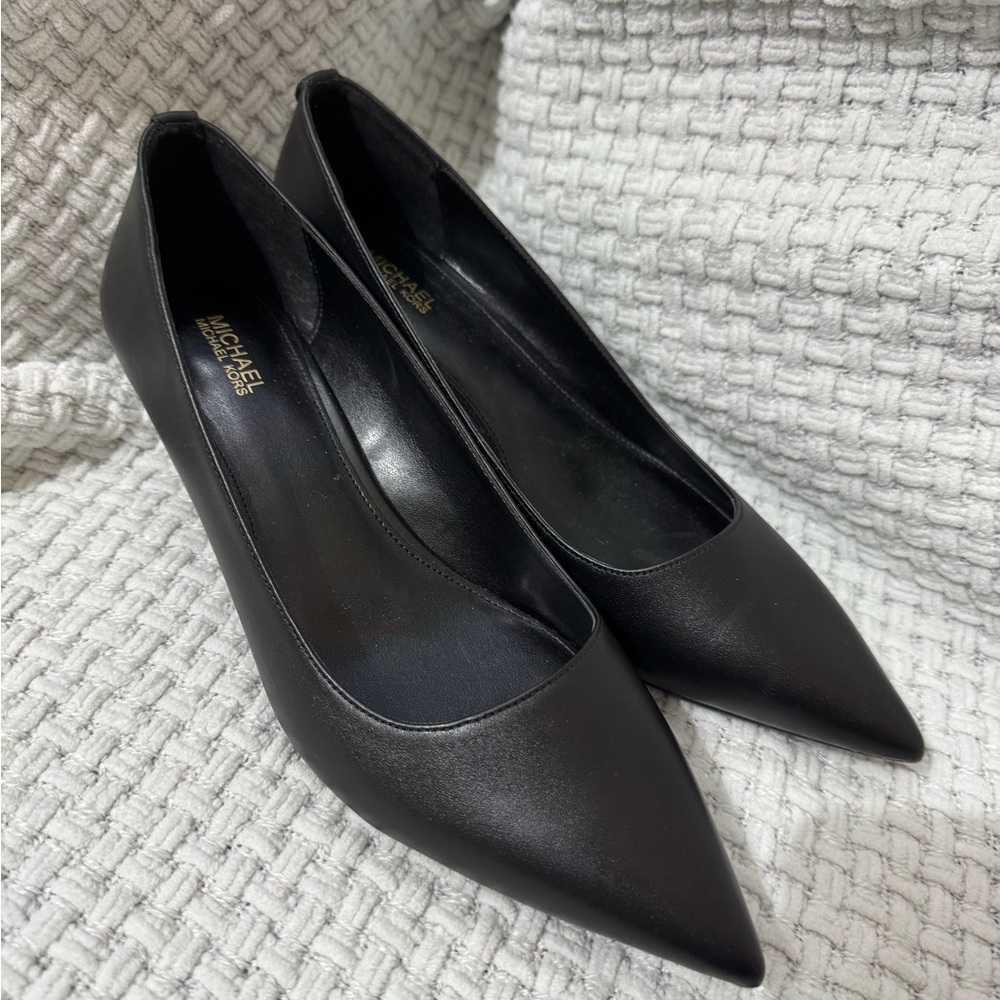 Michael Kors Leather Sleek Black Pointed heels Size 9